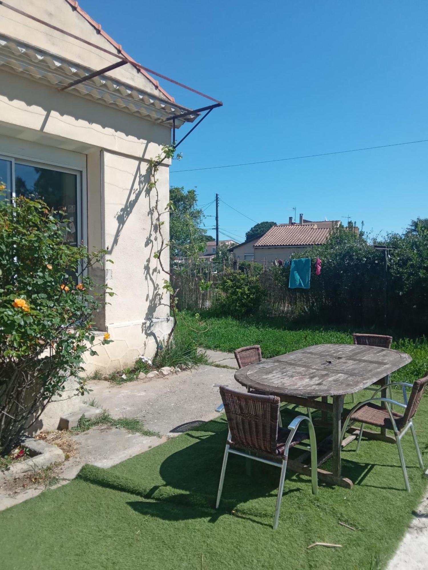 Des Amandiers Homestay